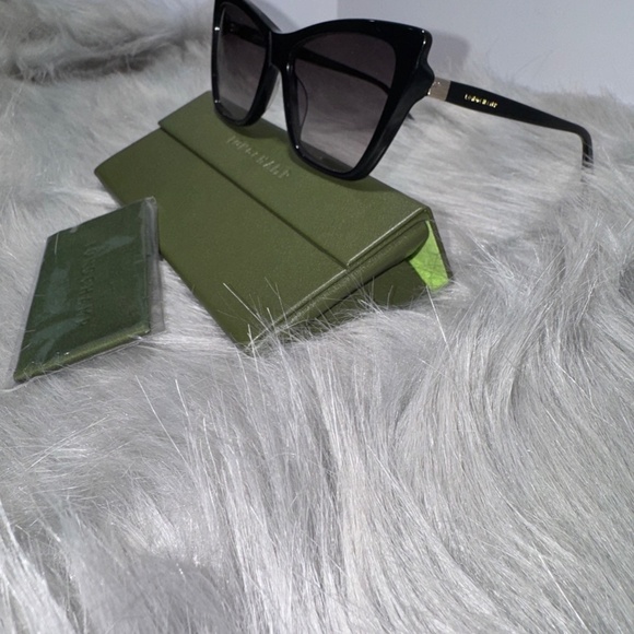 Longchamp Ladies Cat Eye Sunglasses~NIB - Picture 2 of 6